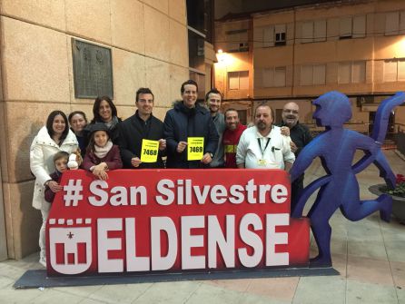 El alcalde de Elda y el edil de Deportes con los últimos dorsales El alcalde de Elda y el edil de Deportes con los últimos dorsales