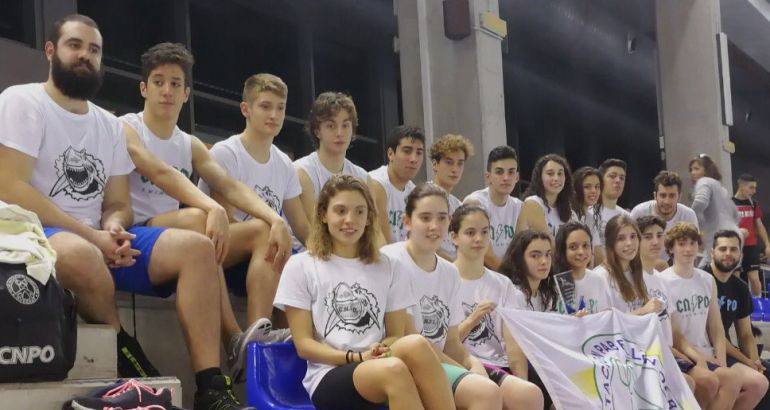 Nadadores y nadadoras del Club Natción Pabellón Ourense, en el campoenato gallego absoluto, en Pontevedra, donde ponían el broche de oro al año 2016, campeones y subcampeones gallegos Nadadores y nadadoras del Club Natción Pabellón Ourense, en el campoenato gallego absoluto, en Pontevedra, donde ponían el broche de oro al año 2016, campeones y subcampeones gallegos