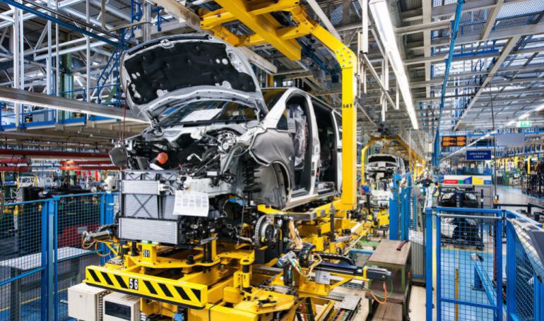 Cadena de montaje de la factoría de Vitoria de Mercedes Benz Cadena de montaje de la factoría de Vitoria de Mercedes Benz