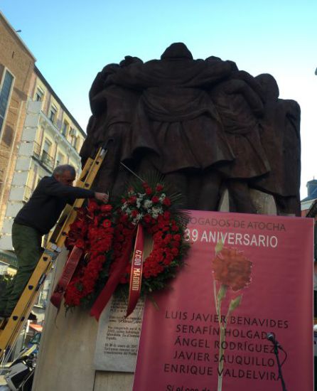 Acto de homenaje en el monumento que recuerda a los abogados de Atocha en Madrid. Acto de homenaje en el monumento que recuerda a los abogados de Atocha en Madrid.