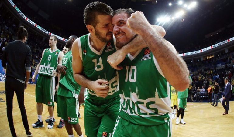 El base andorrano Quino Colom celebra una victoria con sus compañeros del Unics Kazan. El base andorrano Quino Colom celebra una victoria con sus compañeros del Unics Kazan.