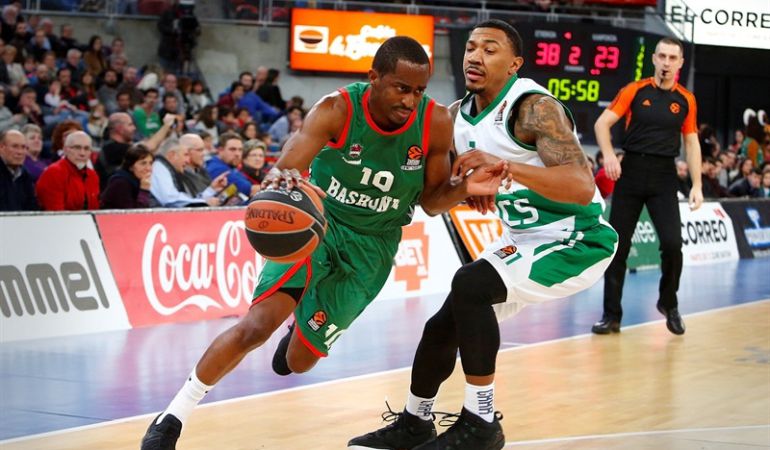 Beaubois supera a Orlando Johnson. Beaubois supera a Orlando Johnson.
