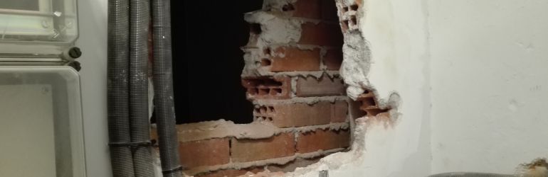 Butrón para acceder a la sala de juegos Butrón para acceder a la sala de juegos