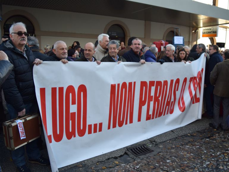 Concentración del Día da Maleta de la plataforma "Lugo, non perdas o tren" Concentración del Día da Maleta de la plataforma "Lugo, non perdas o tren"