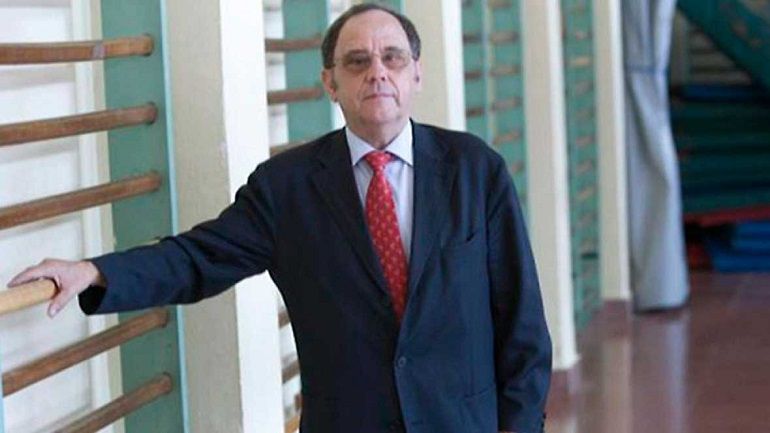 Catedrático de la Universidad de Sevilla condenado por abusos sexuales: El CSD revocará la medalla al Mérito Deportivo al decano condenado por abusos sexuales Catedrático de la Universidad de Sevilla condenado por abusos sexuales: El CSD revocará la medalla al Mérito Deportivo al decano condenado por abusos sexuales