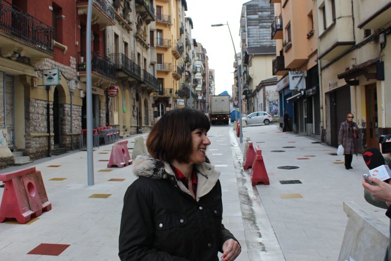 Cristina Laborda, delegada de vía pública y obras en la calle Cipriano Larrañaga