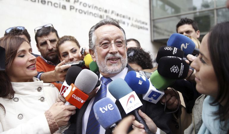 Alfonso Grau el pasado mes de abril tras declarar ante el juez como testigo en la pieza que investiga el presunto blanqueo en el grupo municipal popular Alfonso Grau el pasado mes de abril tras declarar ante el juez como testigo en la pieza que investiga el presunto blanqueo en el grupo municipal popular