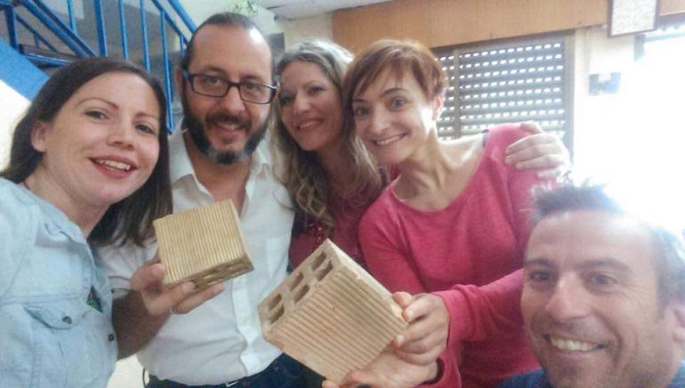 Marcos Gualda, director del Musical "Ladrillos Rotos" con los redactores de la SER Marcos Gualda, director del Musical "Ladrillos Rotos" con los redactores de la SER