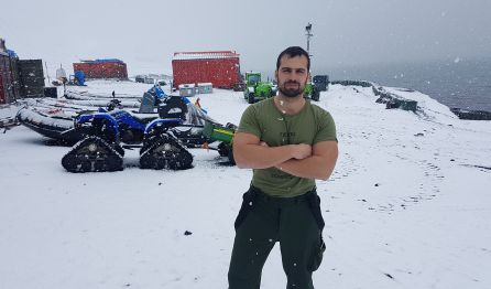 "En la Antártida tienes que ser polivalente, tienes que adaptarte a todo" "En la Antártida tienes que ser polivalente, tienes que adaptarte a todo"
