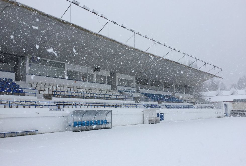El campo de la UD Almansa ha amanecido nevado y han suspendido el entrenamiento que se debía haber realizado este jueves El campo de la UD Almansa ha amanecido nevado y han suspendido el entrenamiento que se debía haber realizado este jueves