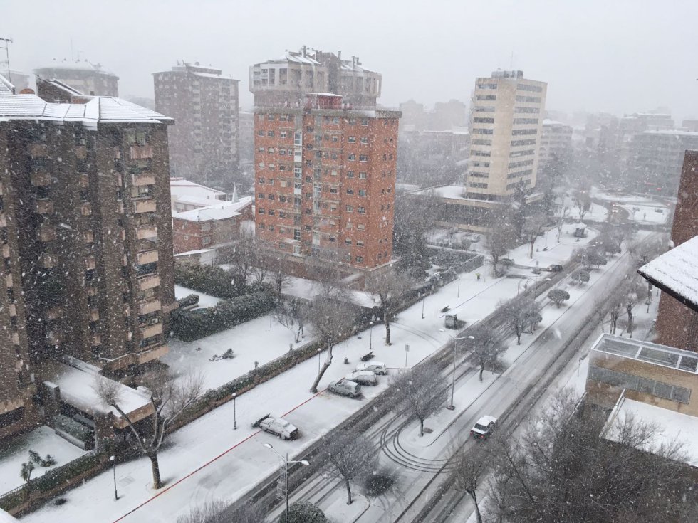 Imagen vespertina de Albacete capital con nieve ya cuajada Imagen vespertina de Albacete capital con nieve ya cuajada