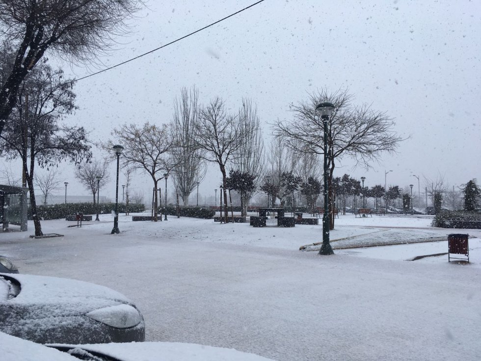 Imagen vespertina de Albacete capital con nieve ya cuajada Imagen vespertina de Albacete capital con nieve ya cuajada
