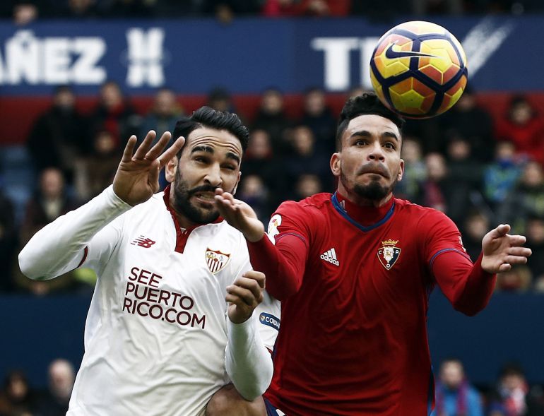 Ramí e Imanol García disputan un balón en El Sadar Ramí e Imanol García disputan un balón en El Sadar