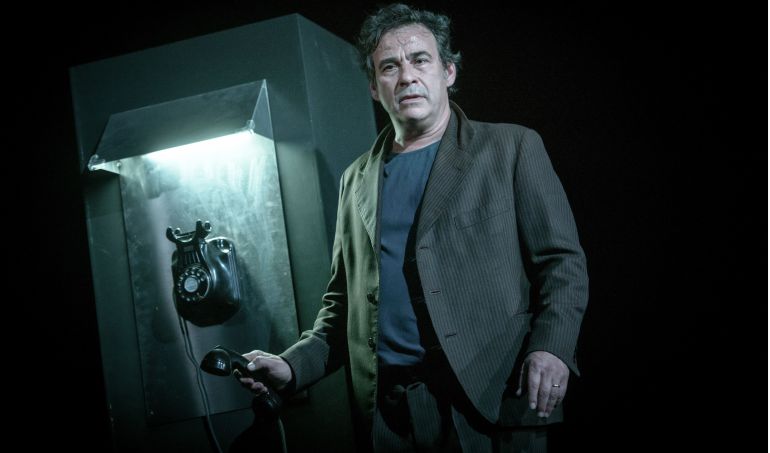 Eduard Fernández interpreta uno de los personajes clave de Arthur Miller: ‘Panorama desde el puente’, con Eduard Fernández Eduard Fernández interpreta uno de los personajes clave de Arthur Miller: ‘Panorama desde el puente’, con Eduard Fernández
