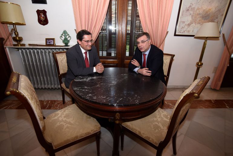 Reunión entre el presidente de la Diputación de Granada y el subdelegado del Gobierno en esta provincia Reunión entre el presidente de la Diputación de Granada y el subdelegado del Gobierno en esta provincia