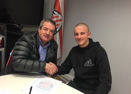 Kravets asinando o seu contrato con Tino Saqués, presidente do Lugo Kravets asinando o seu contrato con Tino Saqués, presidente do Lugo