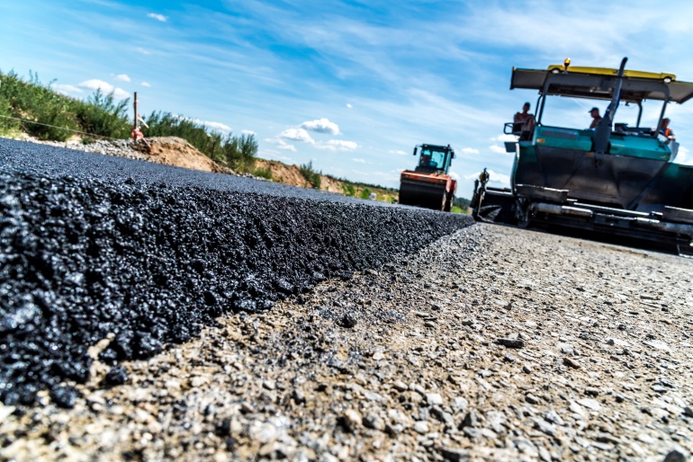 Obras de asfaltado en una carretera Obras de asfaltado en una carretera