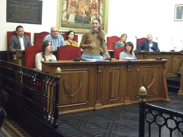 Mireia Mollà durante una sesión plenaria Mireia Mollà durante una sesión plenaria