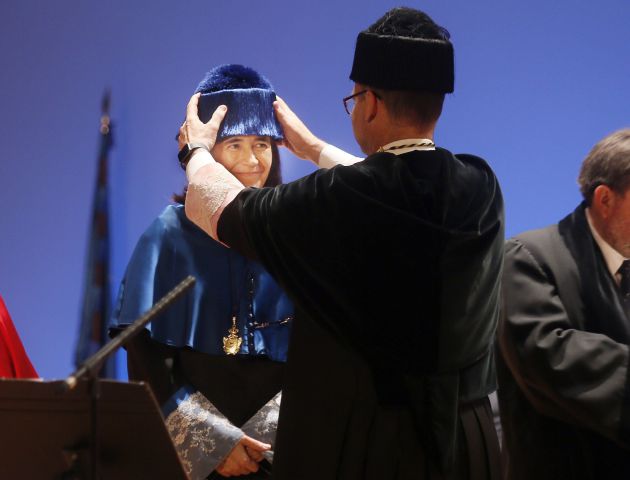 La investigadora y directora del Centro Nacional de Investigaciones Oncológicas, María Blasco, ha sido investida Doctora Honoris Causa por la Universidad de Alicante La investigadora y directora del Centro Nacional de Investigaciones Oncológicas, María Blasco, ha sido investida Doctora Honoris Causa por la Universidad de Alicante