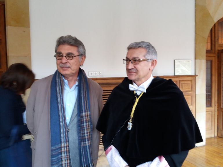 El rector de la Universidad de Oviedo, Santiago García Granda (dcha.) y el fundador del Grupo Insud, Hugo Sigman, que pronuncióla conferencia en el acto solemne con motivo de la fstividad de San Tomás de Aquino. El rector de la Universidad de Oviedo, Santiago García Granda (dcha.) y el fundador del Grupo Insud, Hugo Sigman, que pronuncióla conferencia en el acto solemne con motivo de la fstividad de San Tomás de Aquino.