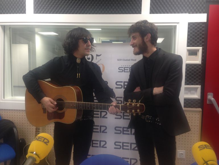 Juan Wallas y Carlos Wallas en los estudios de la Cadena SER en Ciudad Real Juan Wallas y Carlos Wallas en los estudios de la Cadena SER en Ciudad Real