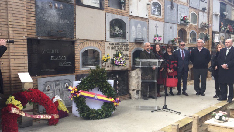 Joan Ribó presente en el homenaje en la tumba del escritor Blasco Ibáñez Joan Ribó presente en el homenaje en la tumba del escritor Blasco Ibáñez