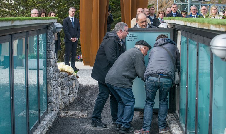 Urkullu asegura a las víctimas del franquismo que “el tiempo de oscuridad ha terminado” Urkullu asegura a las víctimas del franquismo que “el tiempo de oscuridad ha terminado”