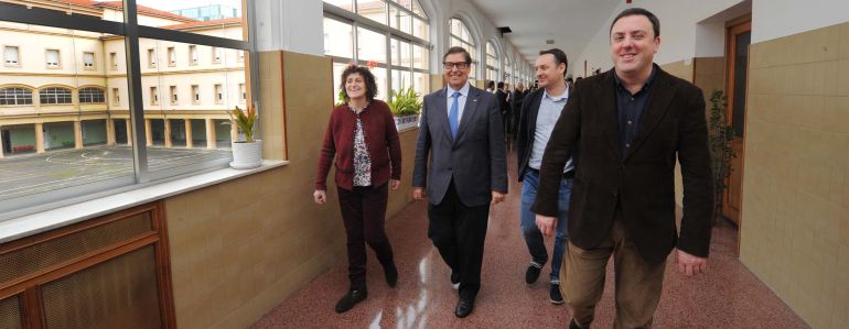 Sanmartín, Abalde y González Formoso visitan el colegio Calvo Sotelo. Sanmartín, Abalde y González Formoso visitan el colegio Calvo Sotelo.