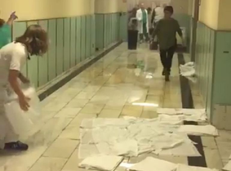 Este fin de semana estalló una tubería de la calefacción del pasillo general de las Urgencias del Hospital 12 de Octubre Este fin de semana estalló una tubería de la calefacción del pasillo general de las Urgencias del Hospital 12 de Octubre