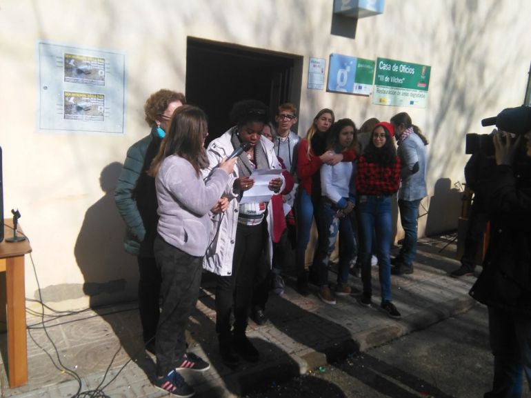 Escolares de Vilches y usuarios del centro Guadalinfo, participaron de las actividades con motivo del Día Escolar de la Paz y la No Violencia Escolares de Vilches y usuarios del centro Guadalinfo, participaron de las actividades con motivo del Día Escolar de la Paz y la No Violencia