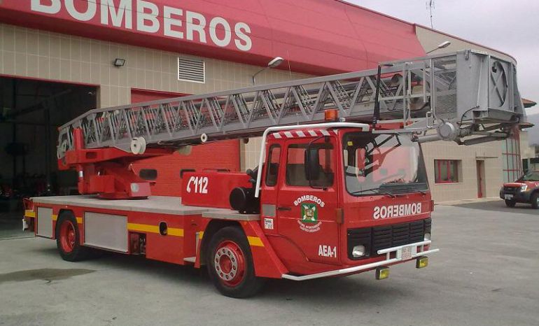 Vehículo autoescala de los bomberos de Castro Urdiales. Vehículo autoescala de los bomberos de Castro Urdiales.
