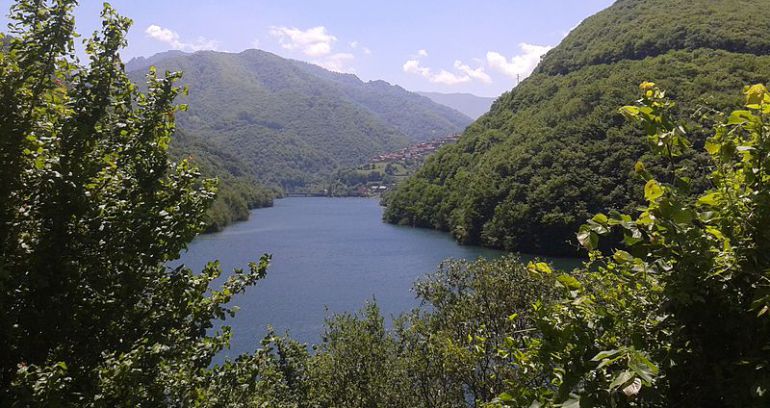 Vista del embalse de Tanes, en Caso Vista del embalse de Tanes, en Caso