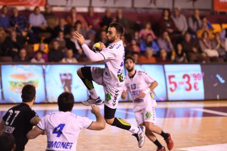 Alex Costoya se dispone a lanzar a portería Alex Costoya se dispone a lanzar a portería