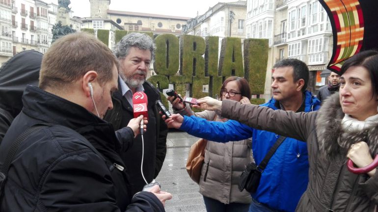 Juan López de Uralde durante la comparecencia pública en Vitoria Juan López de Uralde durante la comparecencia pública en Vitoria