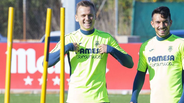 El jugador del submarino Denis Cheryshev junto a Nicola Sansone El jugador del submarino Denis Cheryshev junto a Nicola Sansone