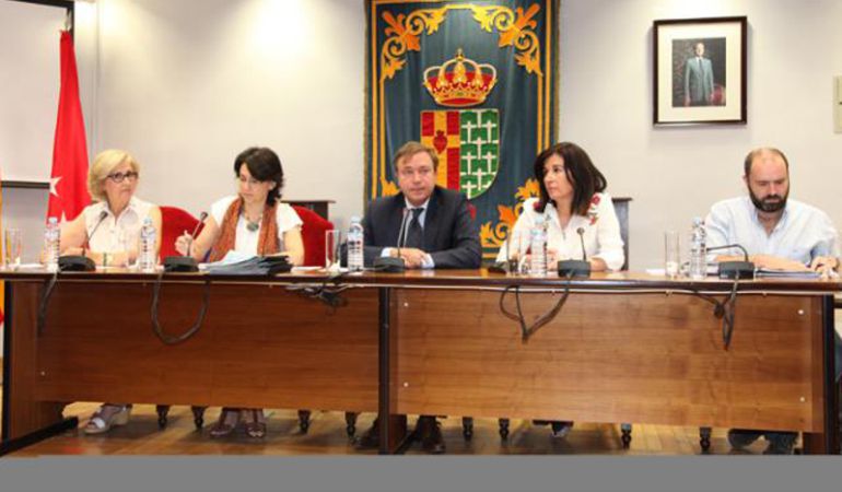 Juan Soler presidiendo el pleno municipal en la anterior legislatura cuando era alcalde de Getafe. Juan Soler presidiendo el pleno municipal en la anterior legislatura cuando era alcalde de Getafe.