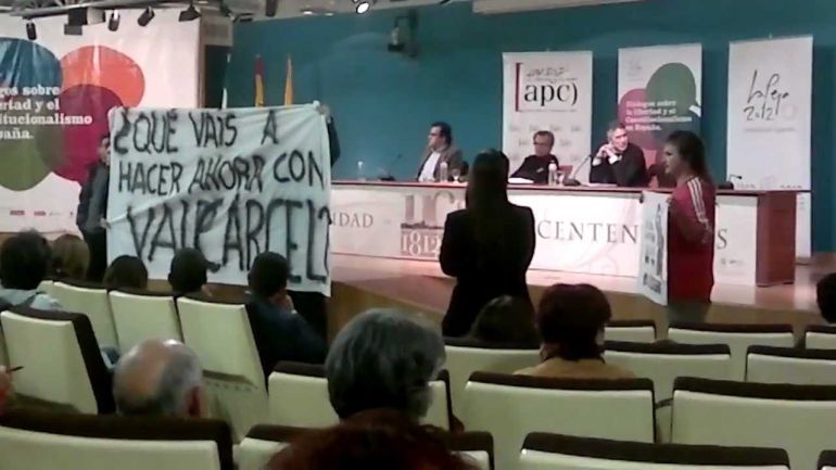 Protesta de Valcárcel Recuperado durante la conferencia del juez Grande-Marlaska Protesta de Valcárcel Recuperado durante la conferencia del juez Grande-Marlaska