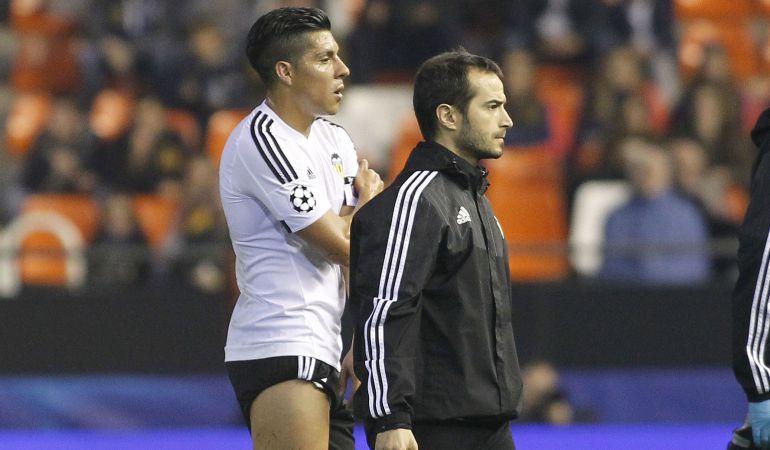 Enzo Pérez se marcha lesionado Enzo Pérez se marcha lesionado