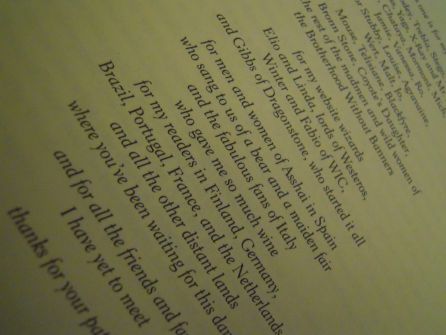 Dedicatoria en la edición americana de "Danza de Dragones" de George R.R. Martin en la que dedica la obra en España a los "hombres y mujeres de Asshai" Dedicatoria en la edición americana de "Danza de Dragones" de George R.R. Martin en la que dedica la obra en España a los "hombres y mujeres de Asshai"