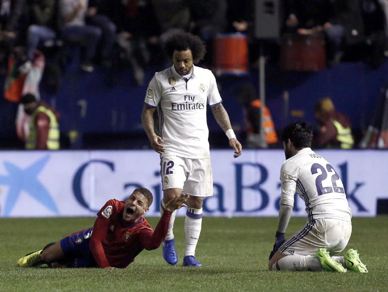 Tano se duele tras el choque con Isco en presencia de Marcelo Tano se duele tras el choque con Isco en presencia de Marcelo
