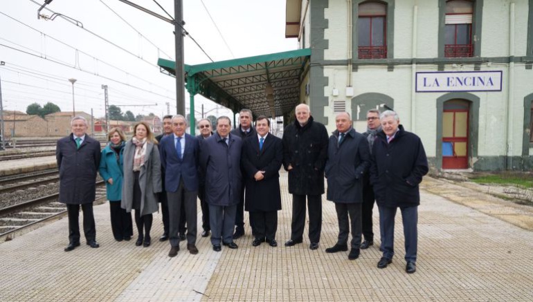 Empresarios de AVE en su visita a la estación de La Encina (Alicante) para comprobar el estado de las obras del corredor mediterráneo Empresarios de AVE en su visita a la estación de La Encina (Alicante) para comprobar el estado de las obras del corredor mediterráneo