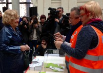 Carmena llama a los madrileños a votar por dónde debe ir la ciudad
