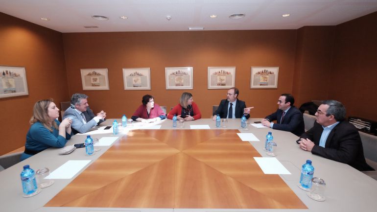 Reunión concejales del PP de Ayllón con el consejero de Educación Reunión concejales del PP de Ayllón con el consejero de Educación