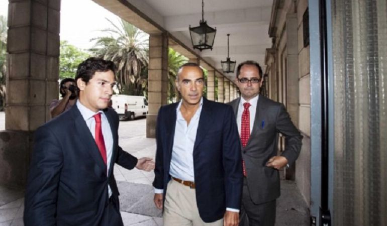 La Fiscalía pide cinco años de cárcel para Luis Oliver por los traspasos de Sergio García y Mehmet Aurelio La Fiscalía pide cinco años de cárcel para Luis Oliver por los traspasos de Sergio García y Mehmet Aurelio