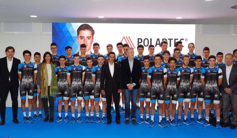 Alberto Contador, junto a Gary Smith, presidente de Polartec, durante la presentación de la nueva temporada Alberto Contador, junto a Gary Smith, presidente de Polartec, durante la presentación de la nueva temporada
