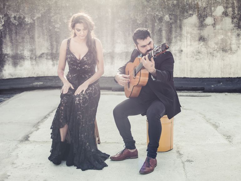 Alba Molina, junto a su guitarrista José Acedo Alba Molina, junto a su guitarrista José Acedo