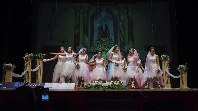 Murga 'Las Sospechosas' durante su actuación en tercer día del Concurso de Murgas del Carnaval de Badajoz 2017 Murga 'Las Sospechosas' durante su actuación en tercer día del Concurso de Murgas del Carnaval de Badajoz 2017