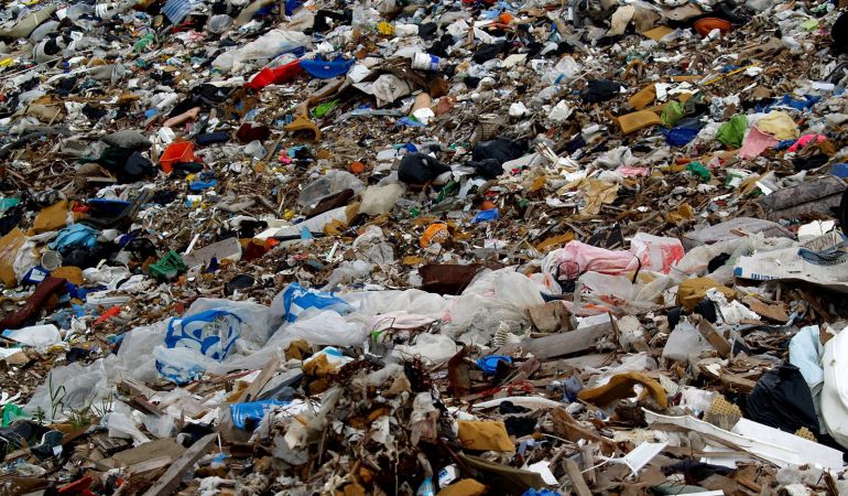 El problema de almacenamiento de basura en la Vega Baja podría quedar resuelto con la instalación de plantas transitoria en Guardamar del Segura y Orihuela. El problema de almacenamiento de basura en la Vega Baja podría quedar resuelto con la instalación de plantas transitoria en Guardamar del Segura y Orihuela.