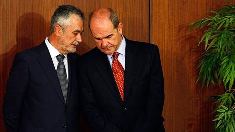 La Audiencia confirma las acusaciones contra Chaves y Griñán en los ERE La Audiencia confirma las acusaciones contra Chaves y Griñán en los ERE