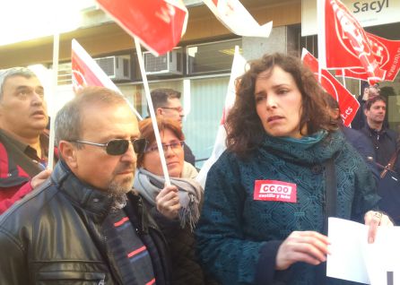 José Ángel Pérez (UGT) y Paula Rodríguez (CCOO) en la concentración José Ángel Pérez (UGT) y Paula Rodríguez (CCOO) en la concentración